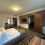 Отель Simbad & Bar Superior 3*