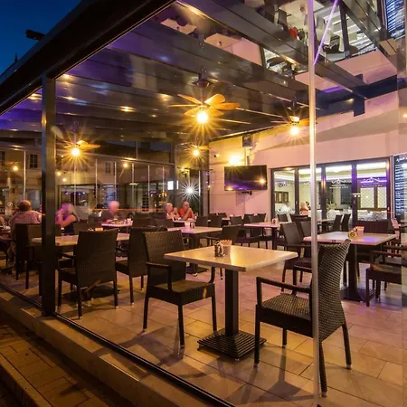 Simbad & Bar Superior فندق